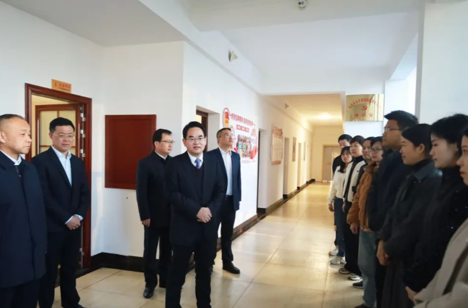 节后上班第一天 汉寿县“四大家”领导走访看望干部职工