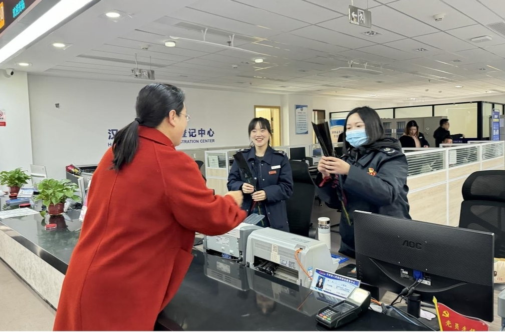 汉寿县政务服务中心开展“政务新风采  巾帼显担当”主题活动