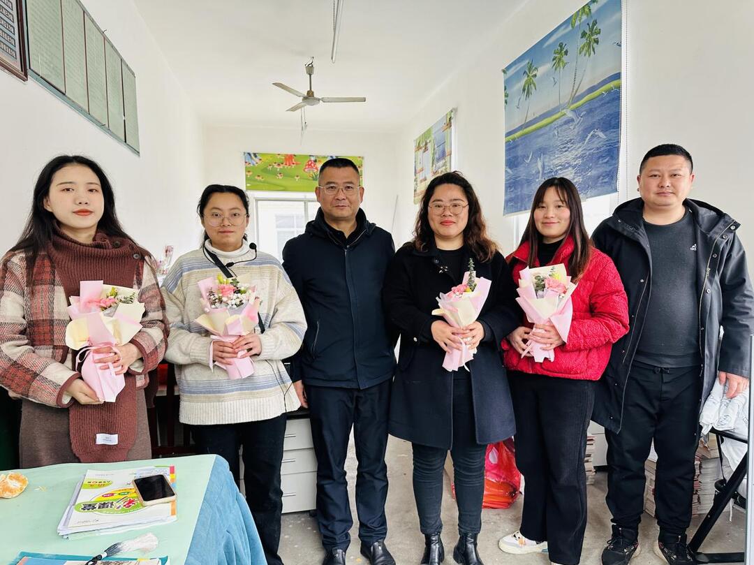汉寿县毓德铺中学开展“三八”国际劳动妇女节慰问活动