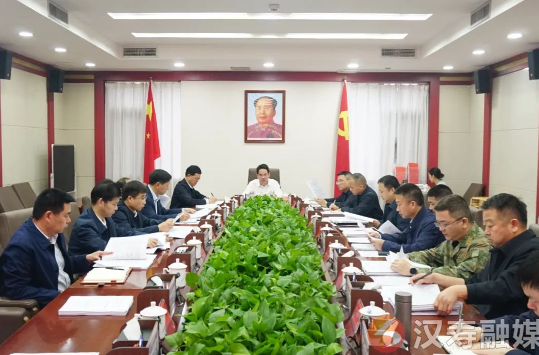 周功表主持召开2024年第十三次县委常委会（扩大）会议