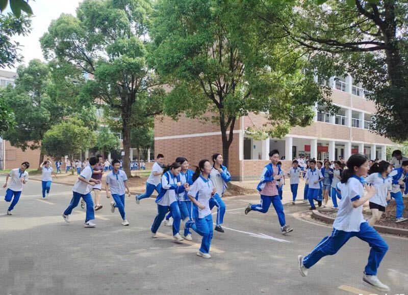 汉寿县龙池实验中学开展紧急疏散安全应急演练活动