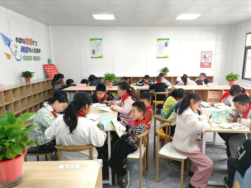 汉寿县丰家铺镇中学: “广读勤写”营造书香校园