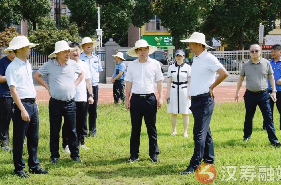 周功表调研夜市经济选址情况时强调：要打造汉寿新“夜”态，激发城市活力