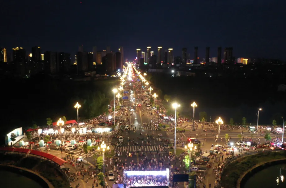 火爆开市！汉寿青阳路夜市街 满满人间烟火气（网友：我闻着香味儿就来哒）