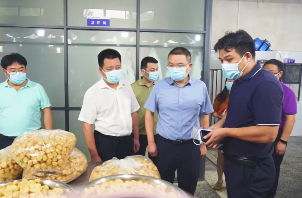 汉寿县领导调研县职业中等专业学校食品安全工作