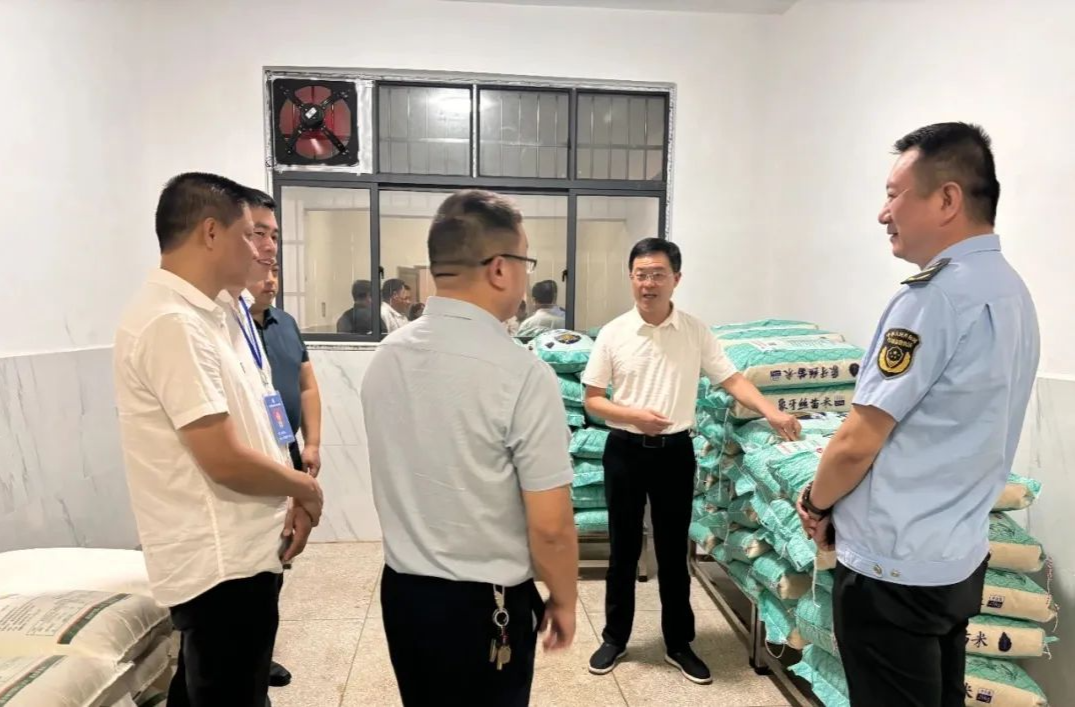 汉寿县领导调研县第五中学食品安全工作