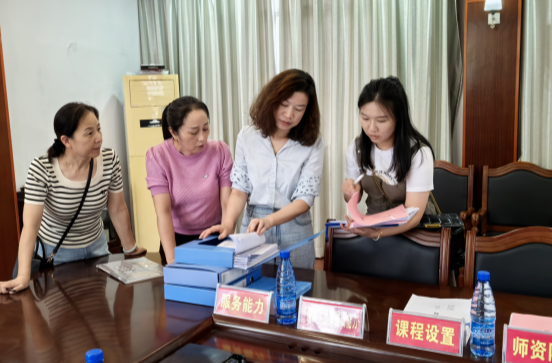 湖南开放大学来汉寿“爱晚”老年学校实地调研，助力老年教育焕发新活力