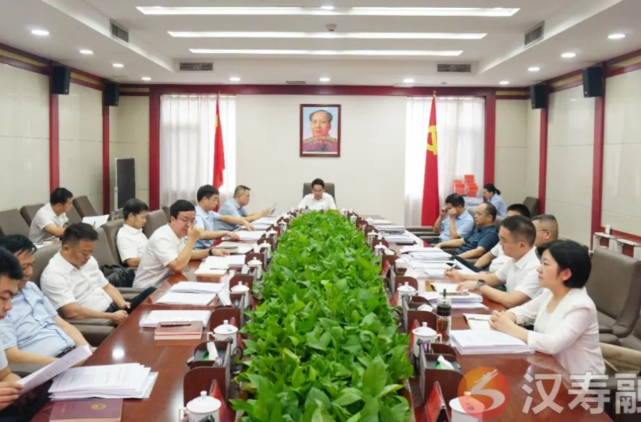 周功表主持召开2024年第三十次县委常委会（扩大）会议