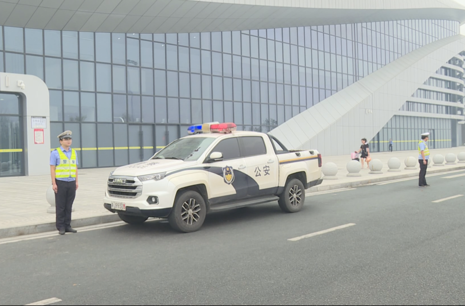 【庆祝中华人民共和国成立75周年】假期我在岗：汉寿城管、交警坚守岗位  保安全保畅通