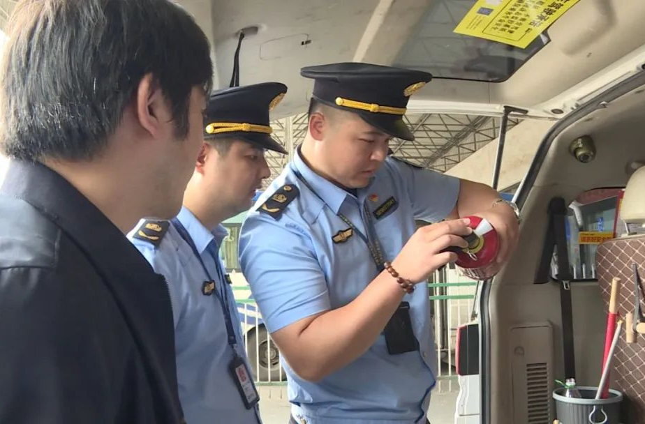 【庆祝中华人民共和国成立75周年】假期我在岗：交通运输服务保障不停歇