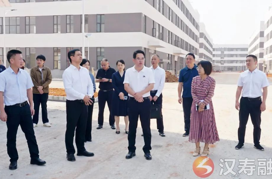 周功表在园区调研时强调：项目建设是推动县域经济高质量发展的重要抓手，要以实力赢得发展主动权、按要求交任务结硬账