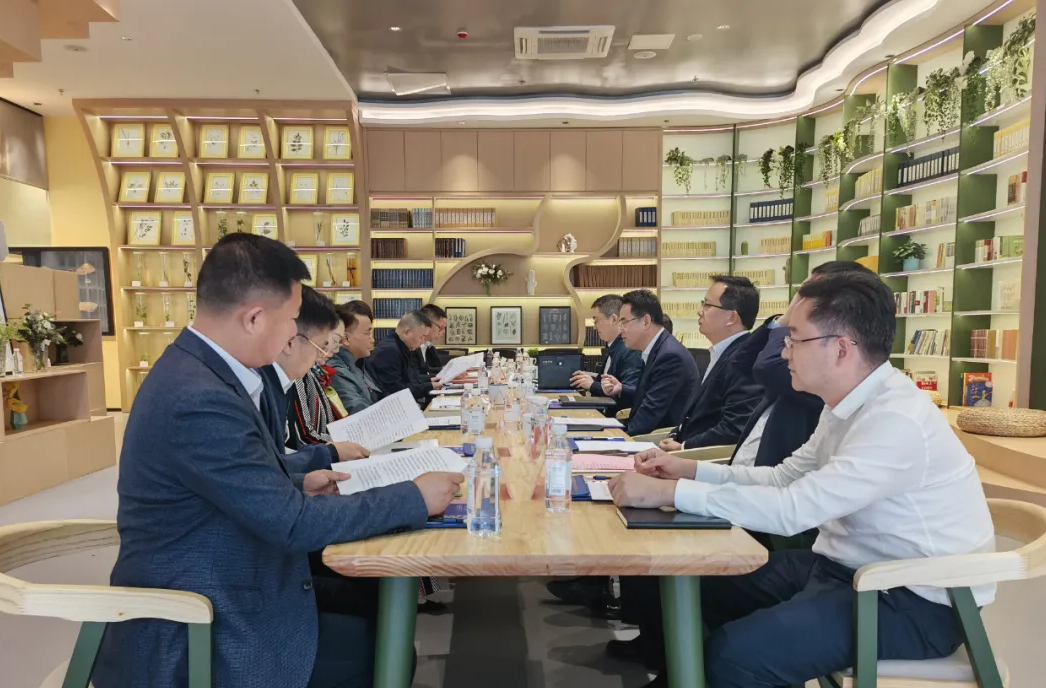 周功表在拜访湖南达嘉维康医药集团时强调：共同推动生物医药产业在汉寿集聚和升级