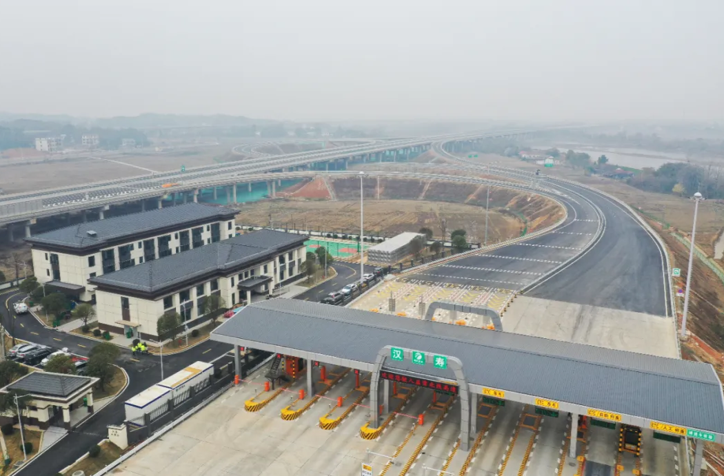 汉寿交通开启新篇章：G5517长常北线高速常德至益阳段今日竣工通车