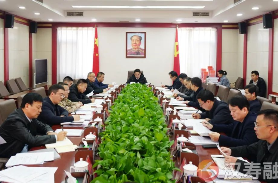 周功表主持召开2024年第四十四次县委常委会（扩大）会议