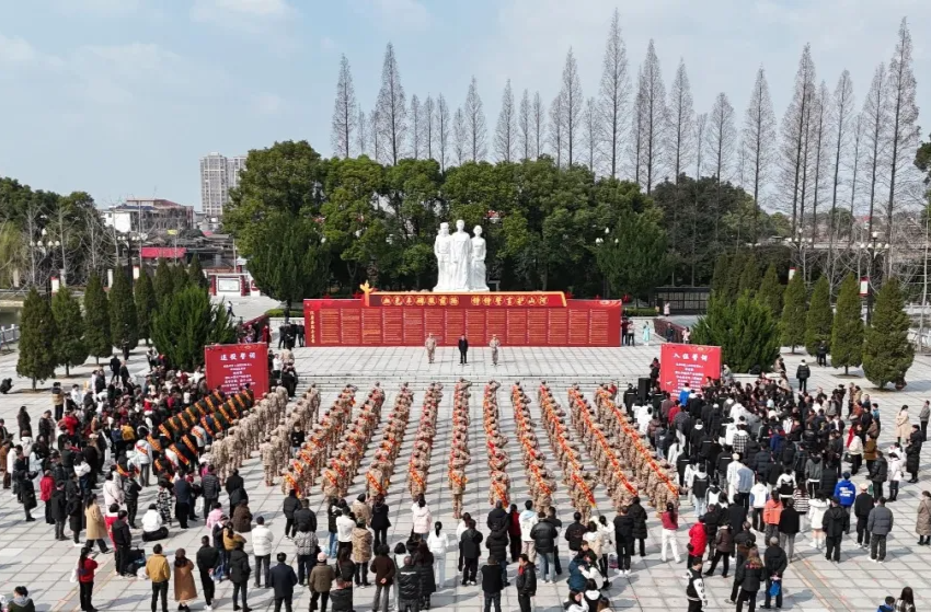 汉寿县举行2025年上半年“送新兵 迎老兵”活动