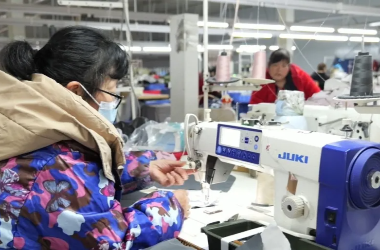 汉寿：帮扶车间生产忙 带动就业促增收