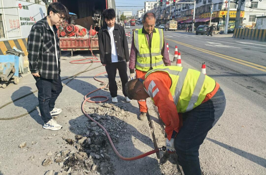 汉寿县公路建设养护中心：公路养护永远在“路”上 绘就公路新画卷