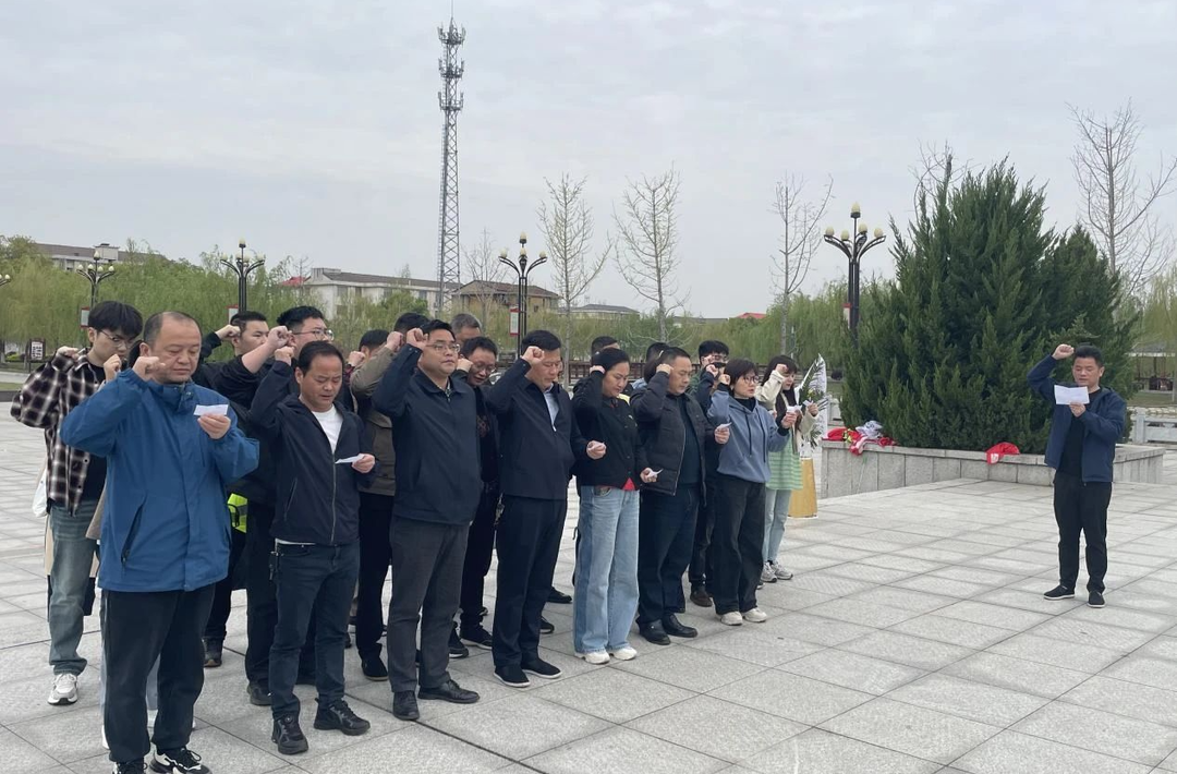【网络中国节·清明】汉寿县公路建设养护中心开展“清明祭英烈”志愿者服务活动