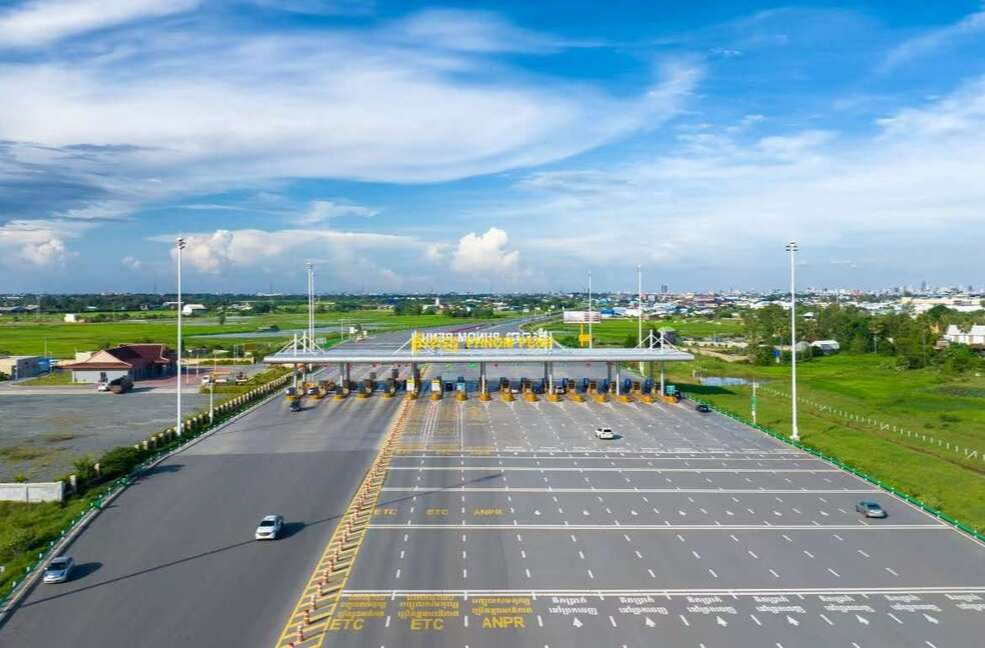 习主席的丝路故事丨这条高速，成为当地百姓的“幸福路”