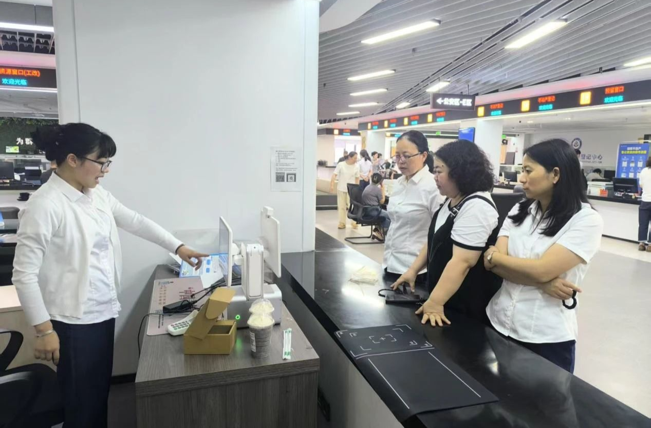 汉寿：首批自助服务一体机在县政务中心正式启用