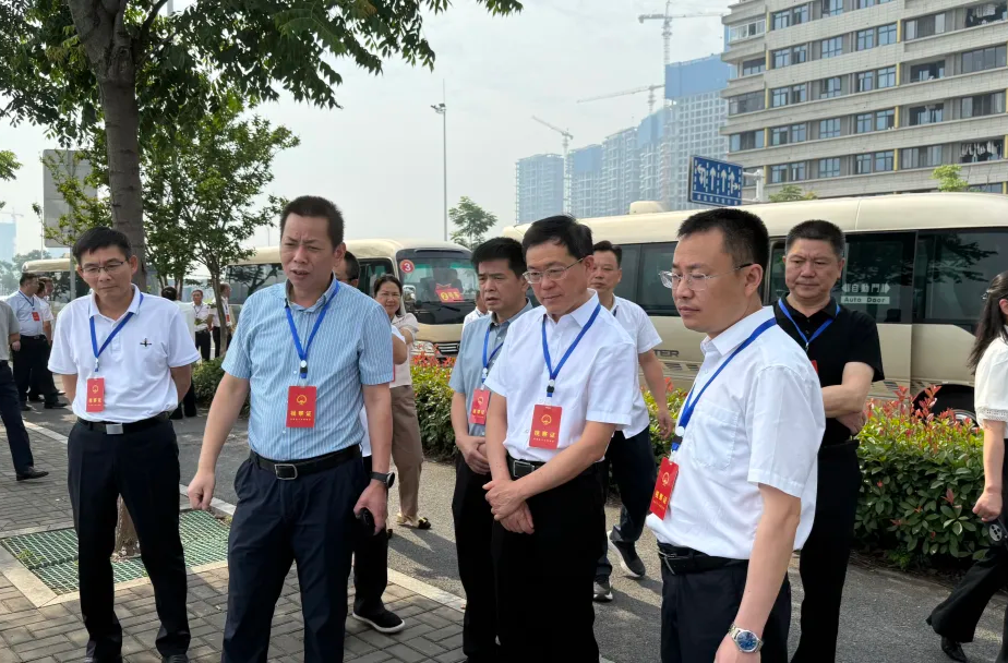 汉寿县人大常委会视察沧浪小学新建项目