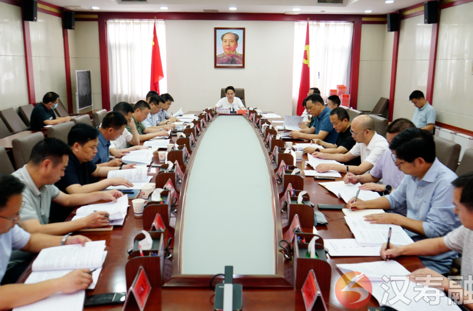 周功表主持召开县委全面依法治县委员会2025年第一次会议