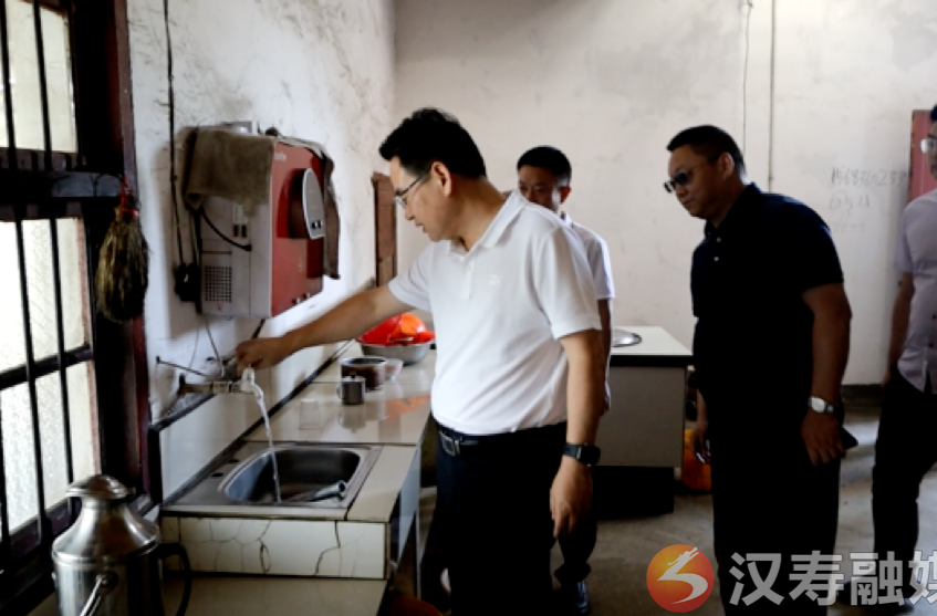 周功表调研农村饮水安全工作
