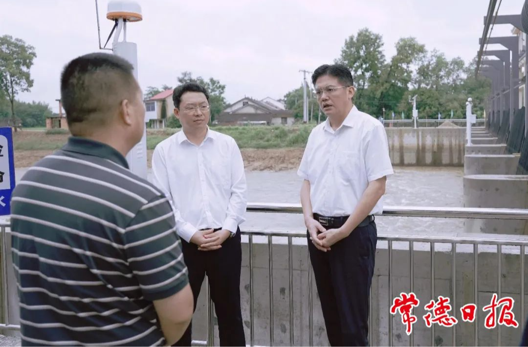 羅毅君在武陵區(qū)、鼎城區(qū)和漢壽縣督導(dǎo)檢查防汛抗災(zāi)工作