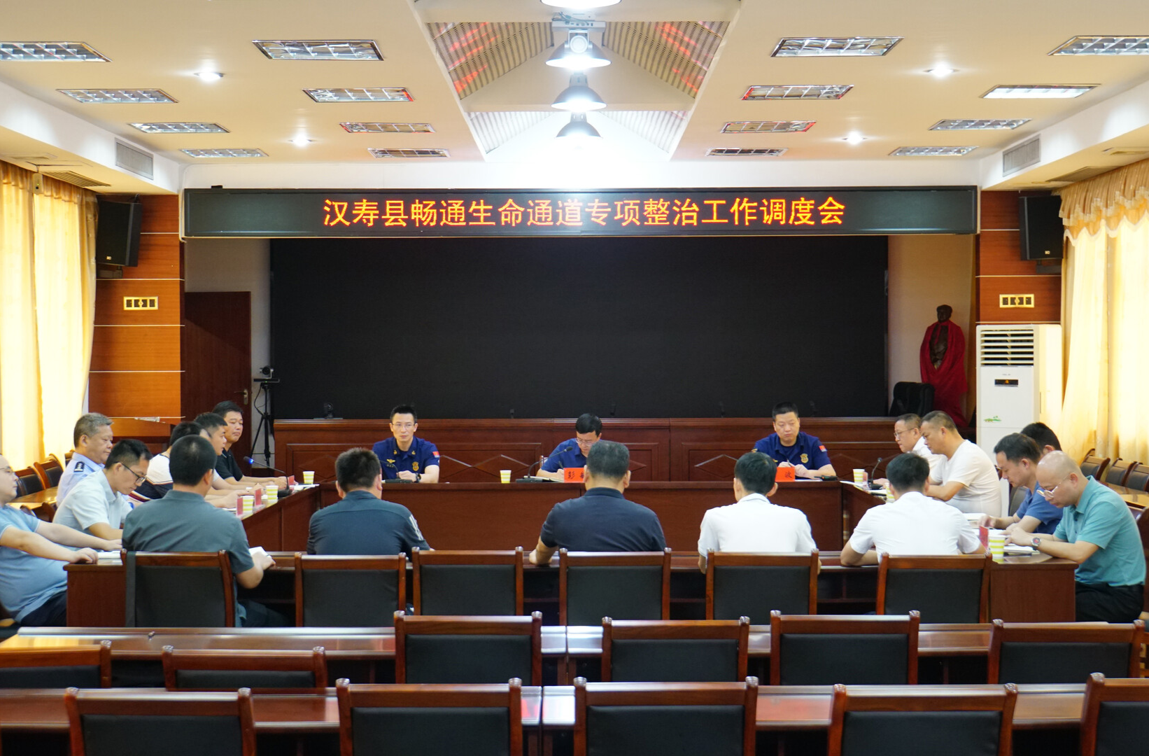 漢壽縣領(lǐng)導(dǎo)調(diào)度暢通生命通道專(zhuān)項(xiàng)整治工作