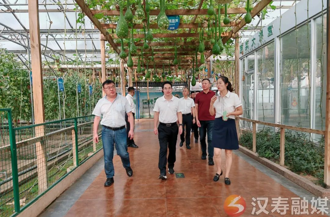 周功表带队赴山东寿光考察现代设施农业