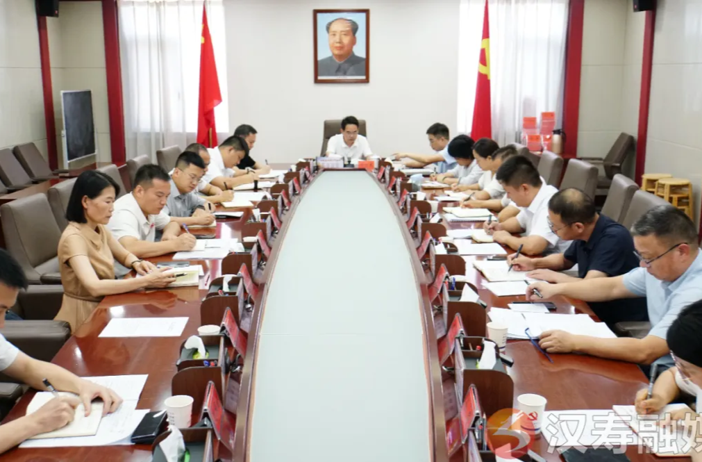 周功表主持召开“书记抓，抓书记，全面落实回头看”暨年轻干部代表座谈会