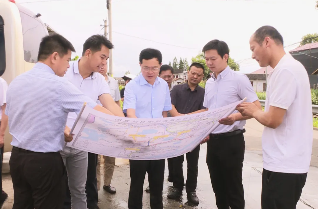 汉寿县人大常委会调研洲酉公路提质改造项目建设工作