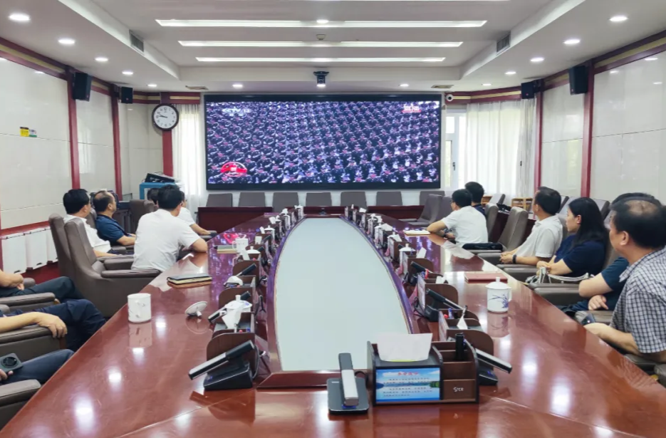 汉寿县干部群众踊跃收看纪念中国人民抗日战争暨世界反法西斯战争胜利80周年大会直播盛况