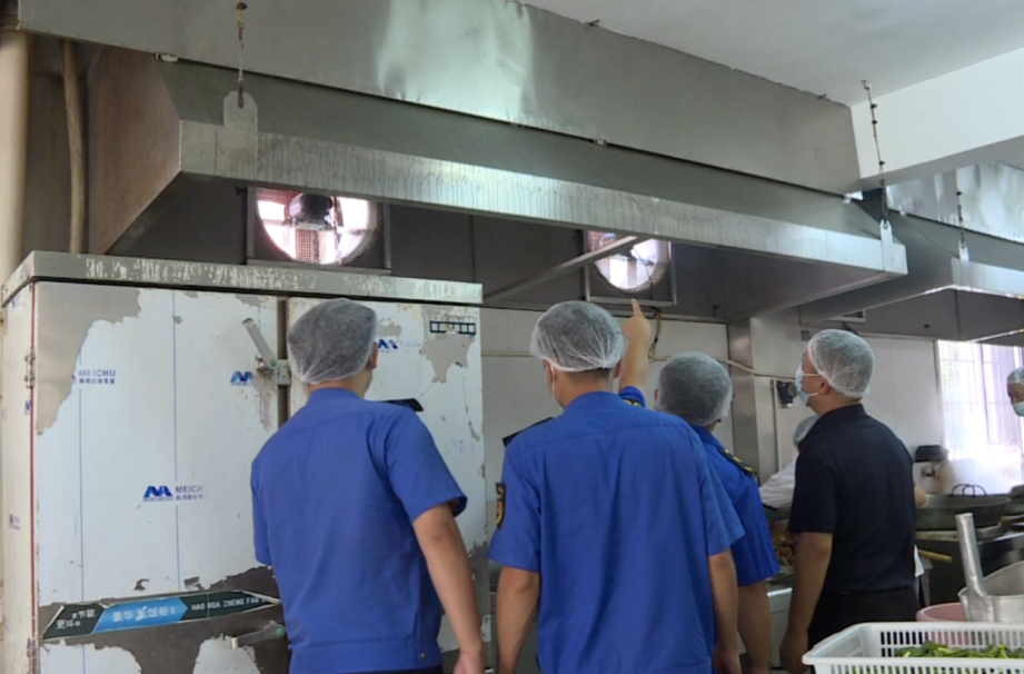 大气污染防治在行动 | 汉寿县城管执法局监督检查餐饮油烟净化情况
