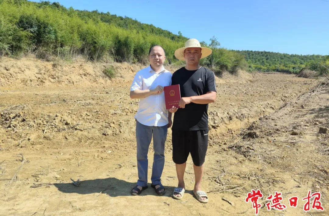 湖南省首本“林耕置换”不动产权证在汉寿颁发
