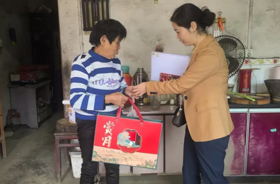 汉寿县水利局：中秋情暖帮扶村 干群同心话振兴