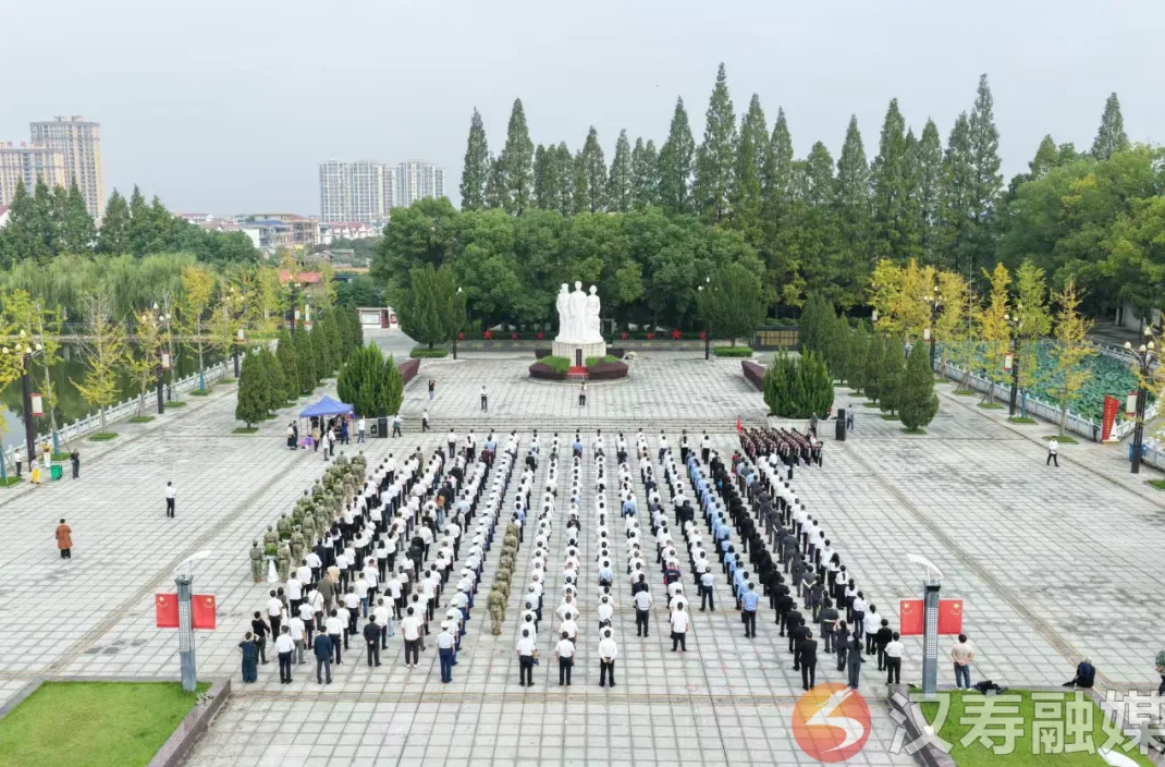 汉寿县举行烈士纪念日向人民英雄敬献花篮仪式
