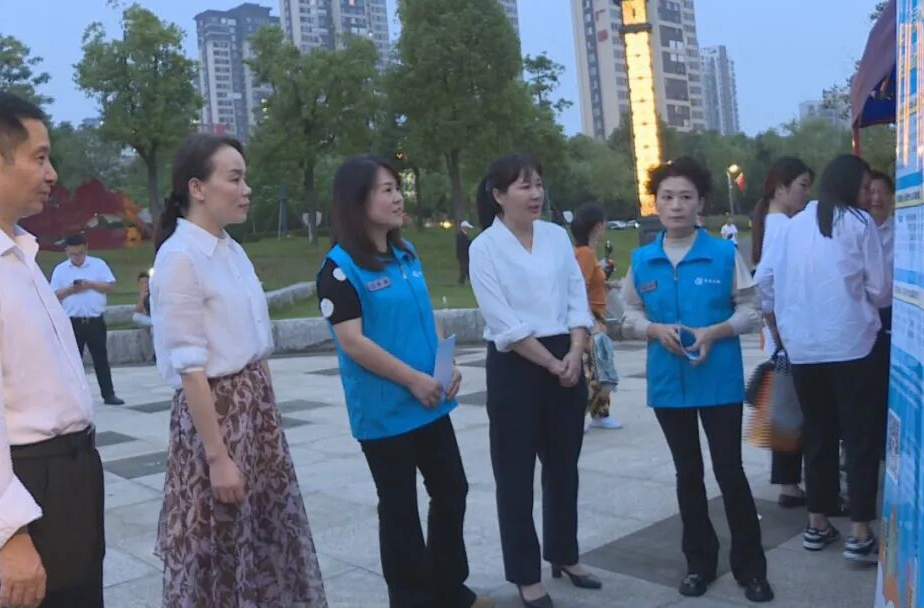 汉寿县人社局举办“温暖社保·福泽沅澧”政策宣传活动