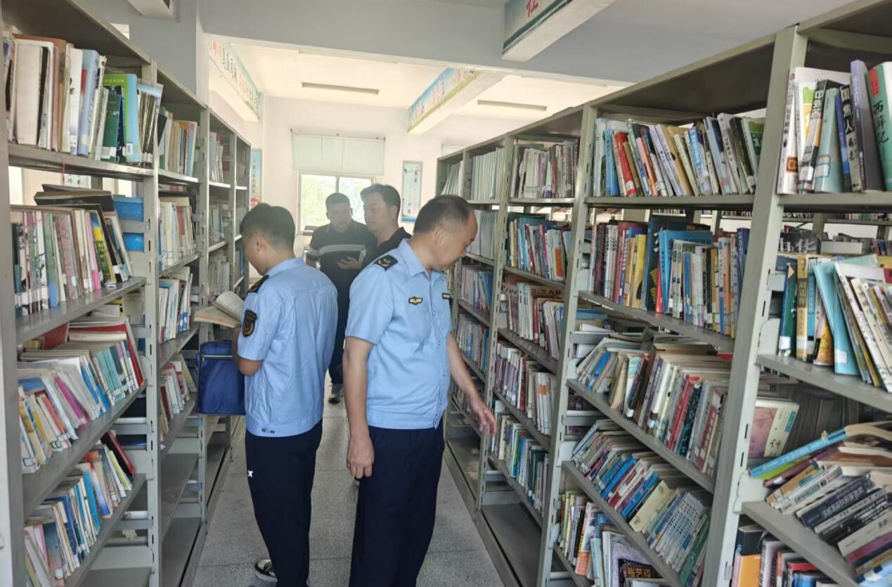 汉寿县严查校园非法出版物 携手共筑“护苗”防火墙