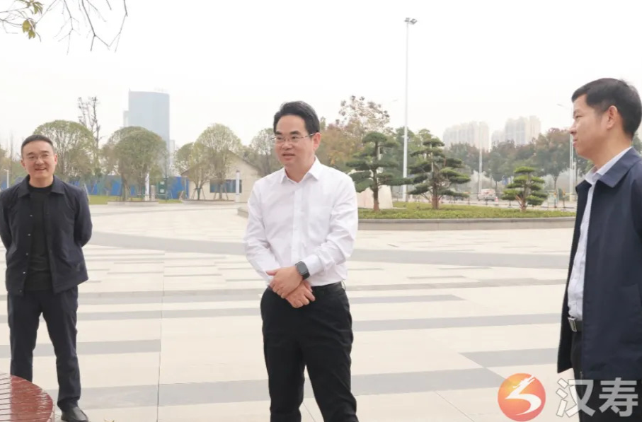 周功表调研初心公园建设暨秸秆禁(限)烧工作