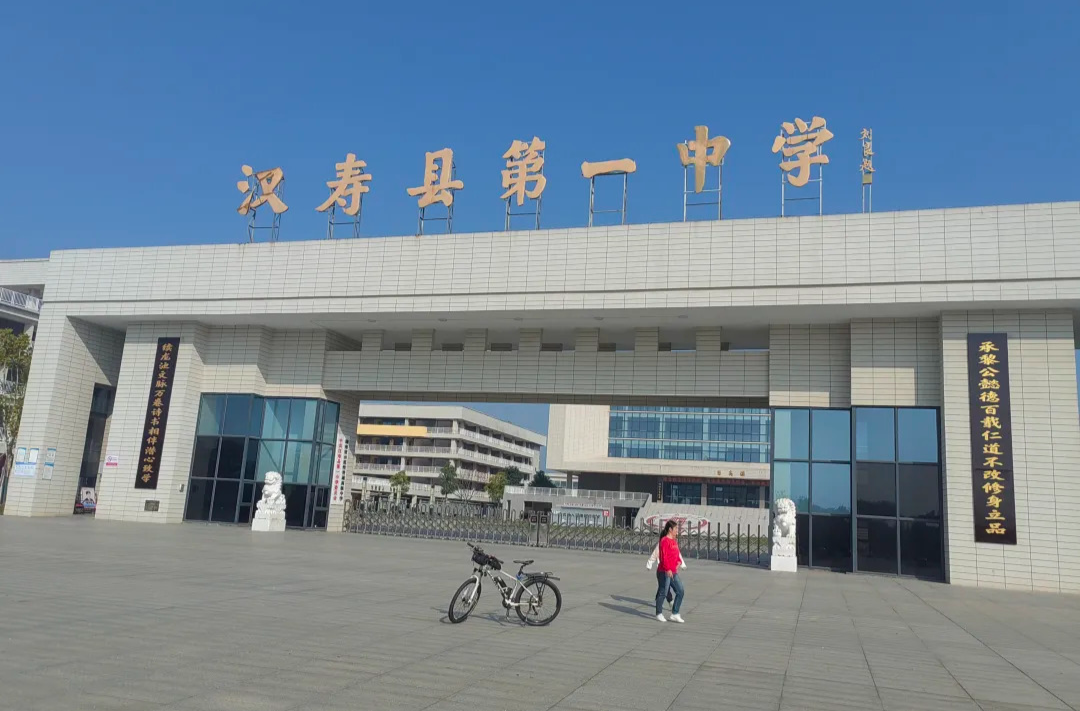 航天英雄张陆第一次从太空回家，顺路从天宫带回来一汪“瑶池”，座落在汉寿他曾经讲学了的地方，“骑寻故事”带您去先睹为快——