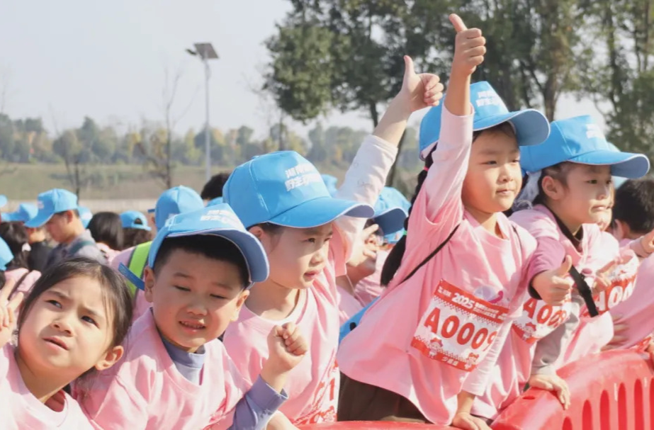 “走娃”汉寿开赛！野生动物当“啦啦队”，千组家庭集体遛娃