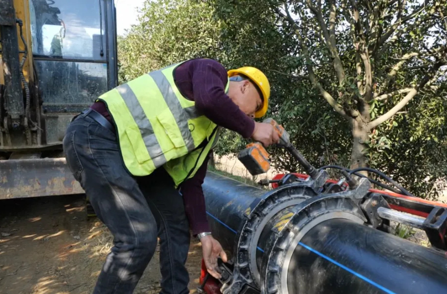 幸福汉寿 | 岩汪湖镇：铺就“幸福管网” 润泽6万群众