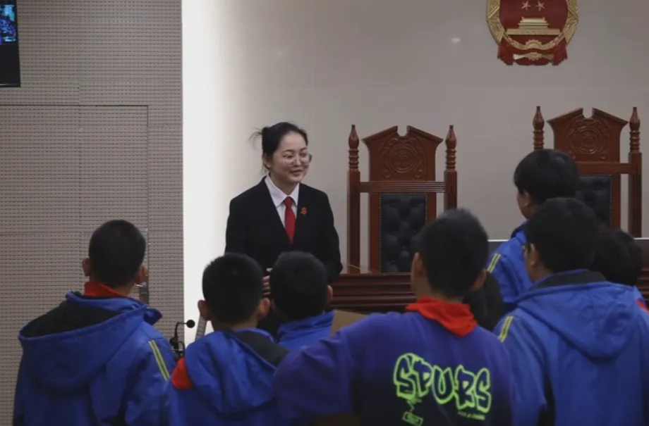 汉寿县法院举办宪法日法治游园会 护航青少年健康成长