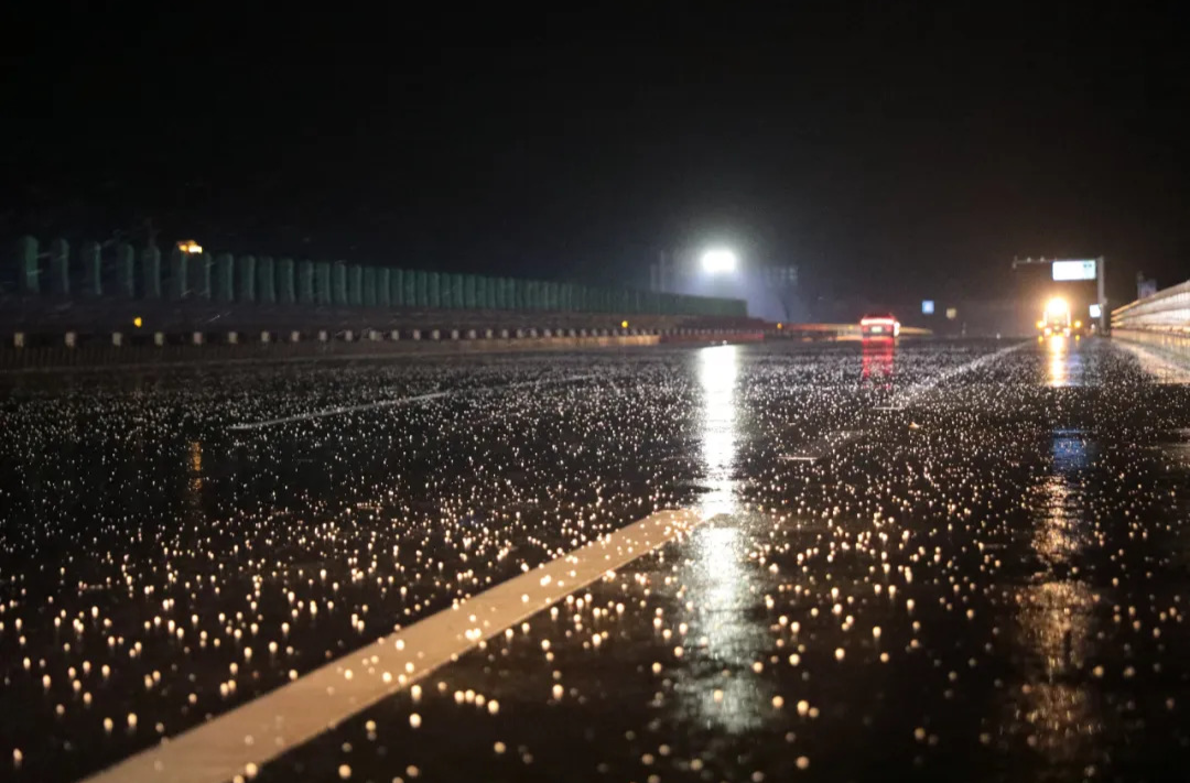 【迎战冰雪 聚焦“五保” 守护万家】汉寿：连夜布防重点路段保畅通