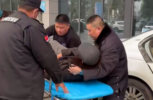 生命接力！汉寿交警紧急开道护送脑梗患者就医