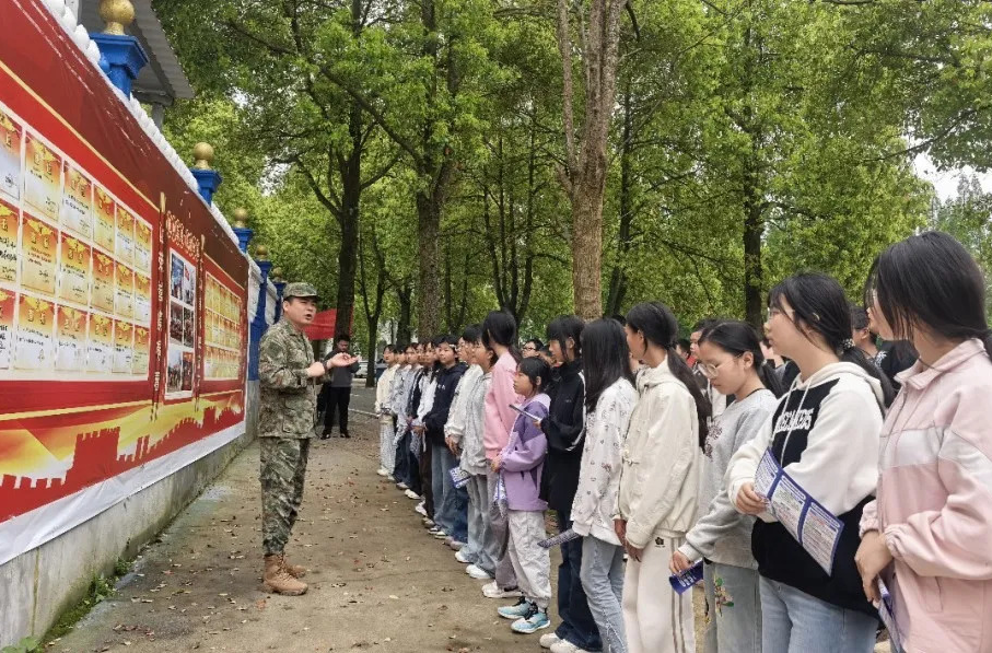【汉寿国防】汉寿县洲口镇中学开展“传承红色军魂 筑牢国防根基”国防教育主题活动