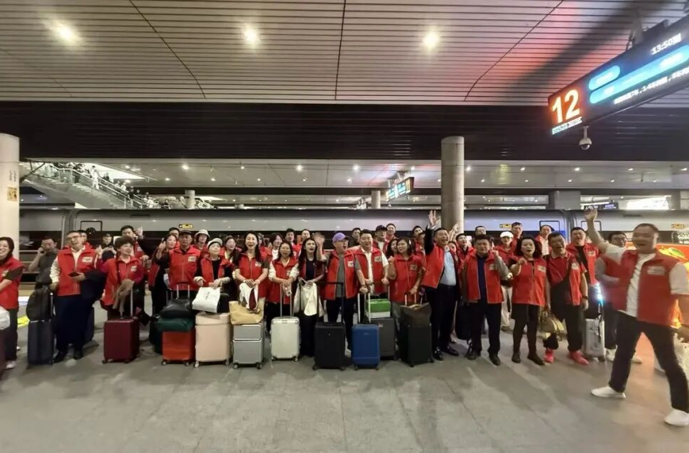 成渝—汉寿旅游高铁专列首发 百余名成渝嘉宾顺利抵汉