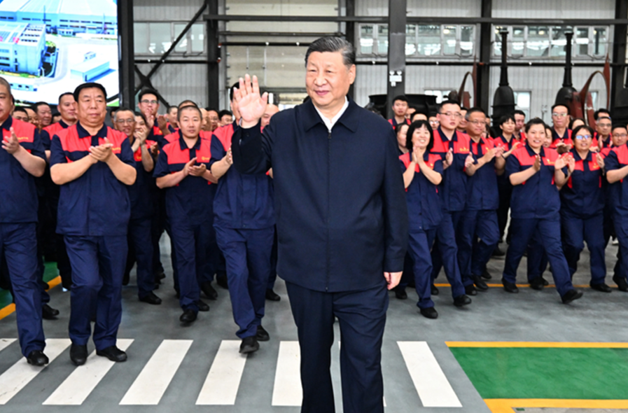 时政微观察丨奋斗，铸就欣欣向荣的中国