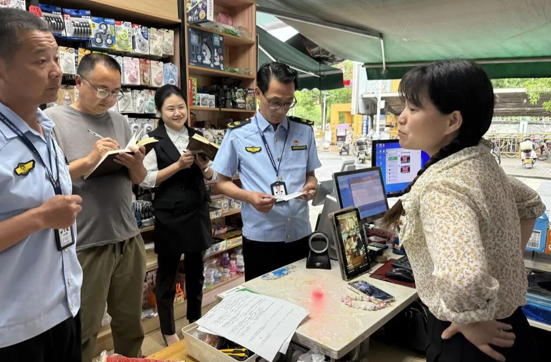 联合巡查强监管 净网护苗扬清风——县文化执法大队牵头联合大西冲村开展“扫黄打非”巡查行动